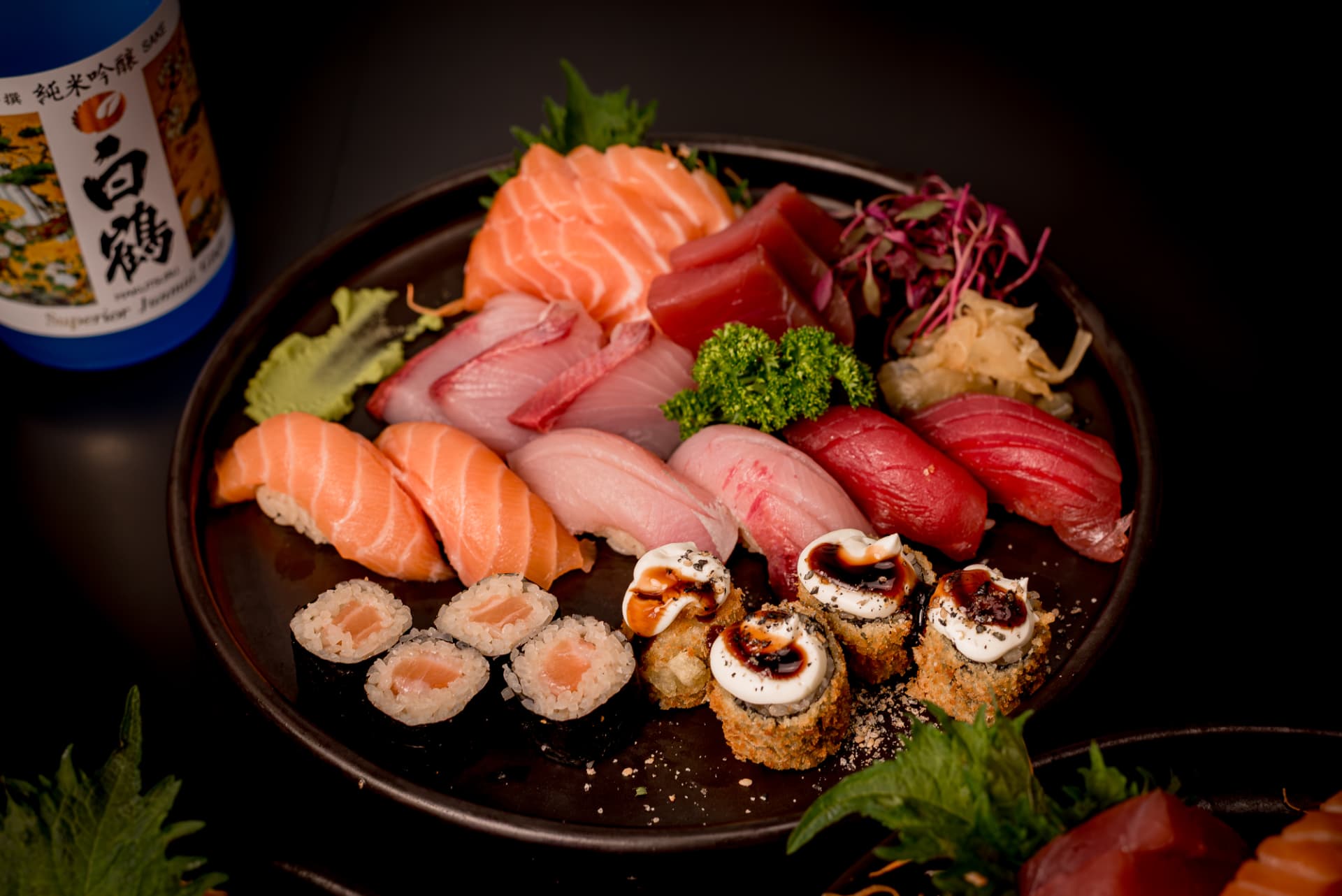 Combinado de sushis e sashimis